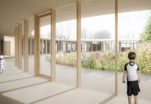 Kljub županovim obljubam, kar 600 otrok ostalo pred vrati vrtca