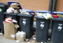 Foto tedna: V Trnovem se utapljajo v smeteh