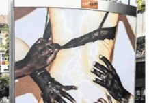 Foto tedna: Umetniški performans ali rasizem?