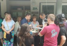 Foto tedna: Zbor zgroženih krajanov Jarš, ki bodo ostali brez osebnega zdravnika