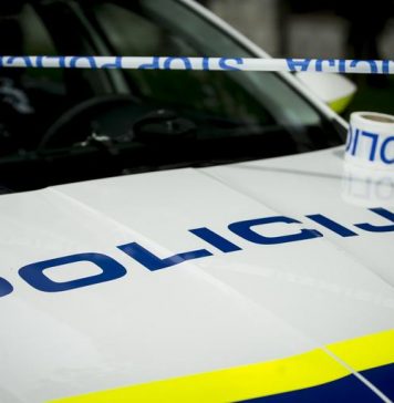 Specialne enote posredujejo v Šiški: Napeta situacija v ljubljanskem stanovanju z grožnjami