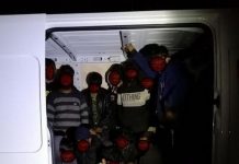 V kombiju prevažal kar 27 Sirijcev