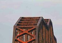 Tragično: Tovorni vlak do smrti povozil 19-letnika