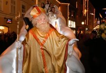 V Ljubljani Sv. Miklavž obdaroval otroke brez osrednjega simbola krščanske tradicije