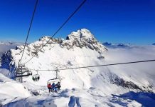 Smučar zdrsnil v brezno