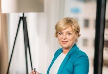 Romana Tomc: Čezmejni in sezonski delavci v primežu koronavirusa