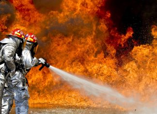 Požar v Sparovem skladišču v Ljubljani: Intervencija še v teku