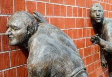 Na vidiku nova prisluškovalna afera. Na udaru parlamentarne stranke