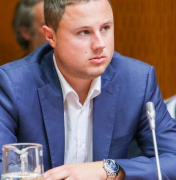 Žan Mahnič napoveduje kazensko ovadbo proti Gibanju Svoboda in premierju Golobu