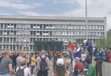 Provokativni protestniki kršili odlok in povzročili tveganje za porast okužbe s COVID-19