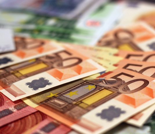 Prejemniki pokojnin in invalidskih nadomestil jutri prejmejo zimski dodatek v višini 150 evrov