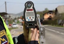 Policija prijela 39- letnika, ki je v vozilu prevažal 8 državljanov Kitajske