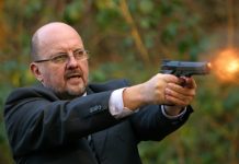 Nočni napad v Ljubljani! Napadli domovanje Zmaga Jelinčiča!