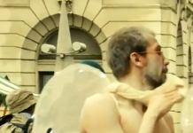 Neverjetno! Nujno si oglejte video, ki prikazuje kako si Jaša Jenull služi kruh!