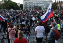 Širi se novica! Petkovi protestniki naj bi bili vir okužb?