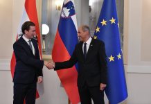 Janša in Kurz spregovorila o ponovnem zaprtju javnega življenja