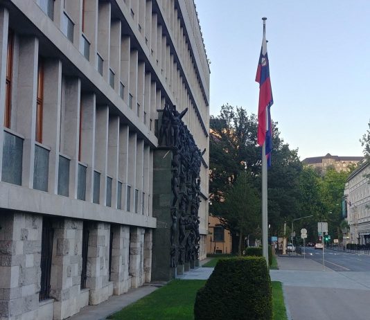 Interventni ukrepi desnega trojčka: Razprava dviguje prah na ekonomsko-socialnem svetu