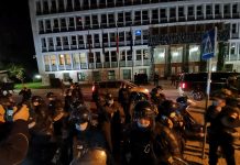 Ljubljanski mestni svetnik grozi policiji, svoje privržence pa poziva k nasilnim protestom