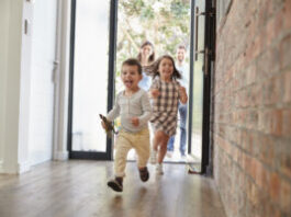 Davkoplačevalski denar mora najprej služiti slovenskim družinam