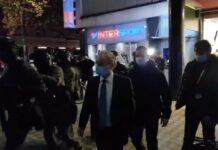 (Video) Minister Hojs je “pozabljivi” novinarki nalil čistega vina