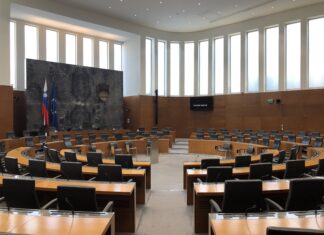 Domnevno podkupovanje poslancev: Razkrite šokantne podrobnosti