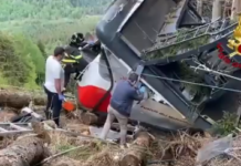 (Video) Tragedija v Italiji: Življenje izgubilo 14 ljudi, tudi otrok