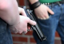 Streljal pred trgovino v Grosuplju, policija ga je v bližini prijela