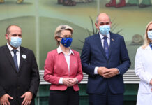 (Video) Premier Janez Janša in predsednica komisije Ursula von der Leyen obisk začela v Pediatrični kliniki