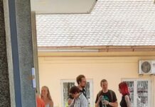 Pred Gospodarskim razstaviščem “kot mrhovinarji” nadlegovali ljudi