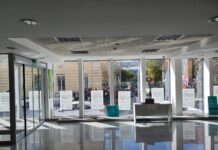 Poslanci SDS nasprotujejo zakonu, ki dodatno nagrajuje samozaposlene v kulturi