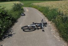 Policisti prosijo za pomoč: Udeleženka prometne nesreče zapustila kraj, ne da bi nudila podatke