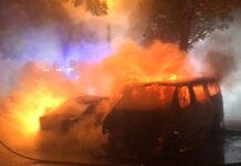 Ponoči v Šiški zagorelo vozilo, ogenj se je razširil še na 7 vozil