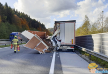 Huda prometna nesreča: Pri trčenju 23-letnik padel iz vozila in na kraju umrl