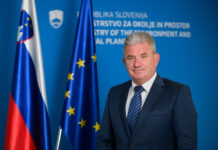 Minister Vizjak pred interpelacijo ostro nad Petana