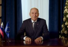 (Video) Novoletna poslanica predsednika vlade Janeza Janše: Letošnje leto je znova potrdilo, kako dragoceni so ljudje, ki skupno dobro postavijo na prvo mesto