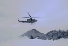 Turne smučarje pod vrhom Ratitovca zajel snežni plaz