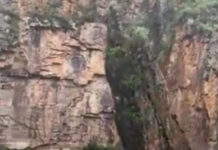 (Video) Groza na jezeru: Velika skala padla na čolne,  vsaj sedem oseb je umrlo