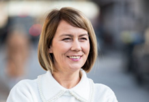 Kolumna Alenke Jeraj: 90% novinarjev, ki zapustijo novinarske vrste in se vključijo v politiko, konča v levih strankah