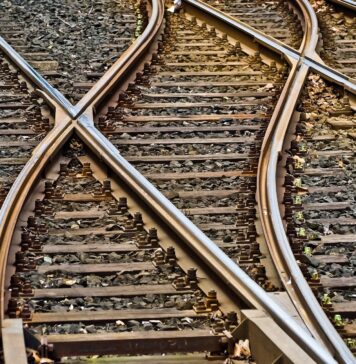 Tragedija v Ljubljani: Otrok umrl pod kolesi vlaka