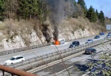 (Video) Vozniki pozor! Goreče vozilo na avtocesti