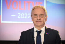 Preiskava na domu nekdanjega ministra Aleša Hojsa: Politična igra ali zakonit postopek?