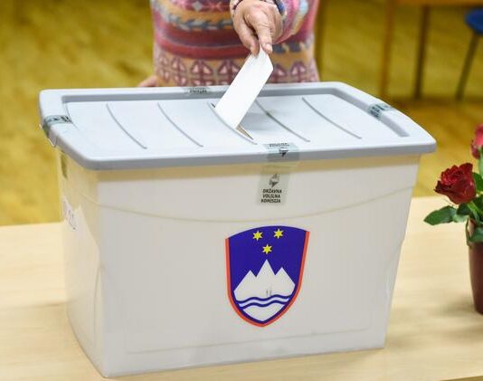 Med centralizacijo in samostojnostjo: kakšno državo želimo?