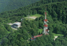 Gorska nesreča na Krimu: Hudo poškodovanega plezalca odpeljal helikopter