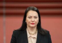 Poslanka stranke SDS na dom prejela pismo, ob katerem ti zaledeni kri