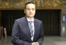 (Video) Neokusno! Poglejte kaj je med sejo parlamentarnega odbora počel poslanec Gibanja Svoboda