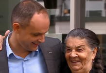 (Video) Strastna oboževalka se je z Logarjem želela fotografirati kar med izjavo za javnost. To je dejala…