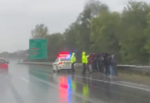 Preko trideset migrantov kar peš po avtocesti