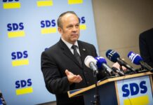 Policija trdi, da med napadalcem in Grimsom ni bilo fizičnega kontakta