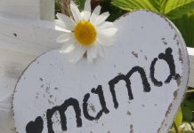 Neskončna ljubezen je ena sama, ves svet jo kliče MAMA!