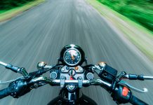 20-letni sopotnik in 22-letni voznik motorja sta umrla na kraju nesreče